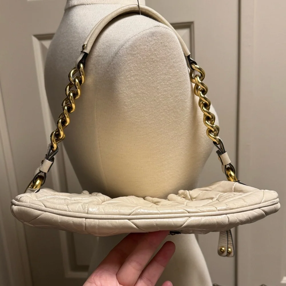 Marc Jacobs Cream Quilted Leather Shoulder Bag with Top Zip Gold Chain Hardware - Picture 8 of 14